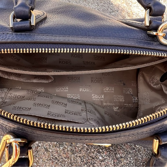 Michael Kors Womens Leather Purse Navy Beautiful Condition Zipper Closure - Picture 12 of 13